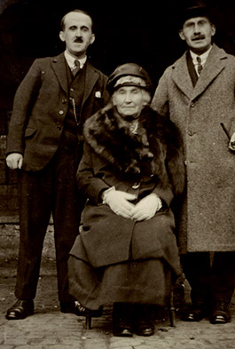 Mrs Jane Ewing (Gray) with her two sons, John and David Ewing, in the late 1930s