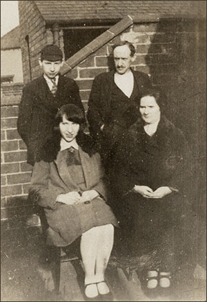 Ben and Edyth on the left, and parents Walter and Alice on the right at 33 French Street, Bentley, Doncaster, c.1924