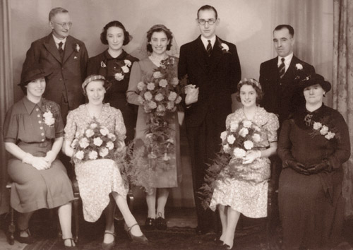 Standing (l-r): Bill Simpson, Millie Hodgkins, May Higson (née Hodgkins), Ben Higson, Bill Day; seated (l-r): Minnie Hodgkins, Beth Higson, Joan Pettit, Alice Higson. Lichfield, September 1938